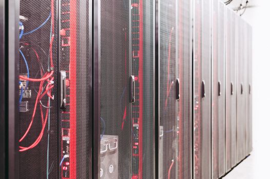 Apple, Özel Bulut Bilişim Altyapısını Üçüncü Taraf Veri Merkezlerine Genişletiyor